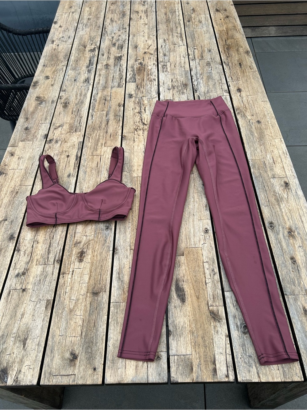 Alo Yoga Burgundy Truffle/Black Set Leggings and Sports Bra